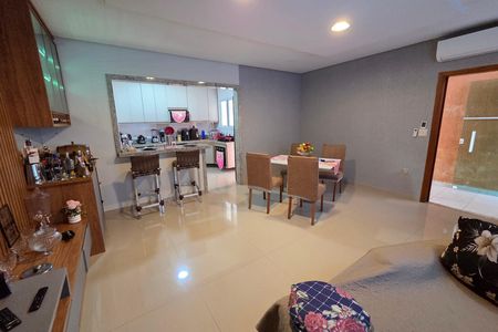 Casa para alugar com 290m², 3 quartos e 2 vagas Casa para alugar com 290m², 3 quartos e 2 vagasSala