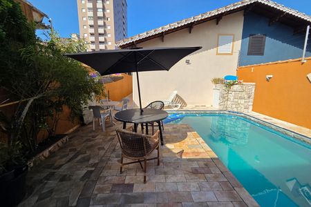 Casa para alugar com 290m², 3 quartos e 2 vagas Casa para alugar com 290m², 3 quartos e 2 vagasPiscina