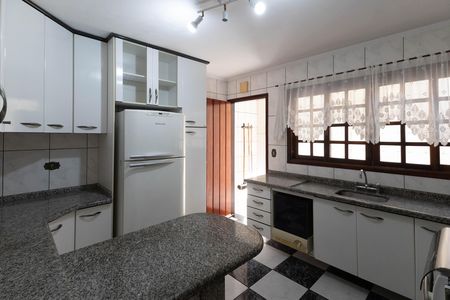 Casa à venda com 95m², 2 quartos e 2 vagas Casa à venda com 95m², 2 quartos e 2 vagasCozinha - Armários