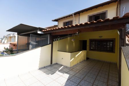Casa à venda com 95m², 2 quartos e 2 vagas Casa à venda com 95m², 2 quartos e 2 vagasTerraço