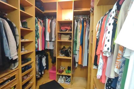Apartamento à venda com 155m², 3 quartos e 2 vagas Apartamento à venda com 155m², 3 quartos e 2 vagasCloset da suíte