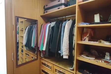 Apartamento à venda com 155m², 3 quartos e 2 vagas Apartamento à venda com 155m², 3 quartos e 2 vagasCloset da suíte