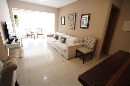 Apartamento para alugar com 3 quartos, 80m² em Jardim Goiás, Goiânia
