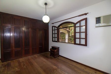 Casa à venda com 207m², 3 quartos e 4 vagas Casa à venda com 207m², 3 quartos e 4 vagas Suíte