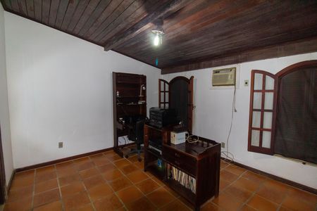 Casa à venda com 207m², 3 quartos e 4 vagas Casa à venda com 207m², 3 quartos e 4 vagasEscritório