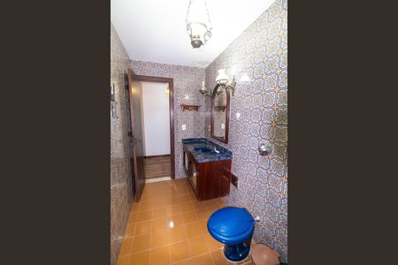 Casa à venda com 207m², 3 quartos e 4 vagas Casa à venda com 207m², 3 quartos e 4 vagasBanheiro Social
