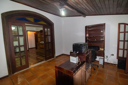 Casa à venda com 207m², 3 quartos e 4 vagas Casa à venda com 207m², 3 quartos e 4 vagasEscritório