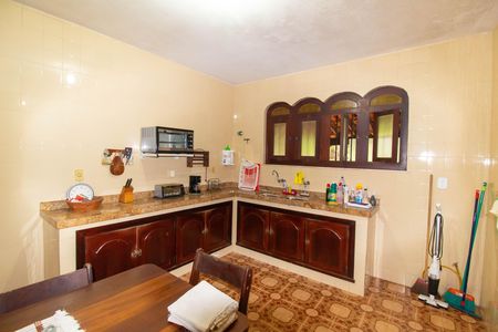 Casa à venda com 207m², 3 quartos e 4 vagas Casa à venda com 207m², 3 quartos e 4 vagasCozinha e Área de Serviço