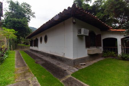 Casa à venda com 207m², 3 quartos e 4 vagas Casa à venda com 207m², 3 quartos e 4 vagasÁrea externa
