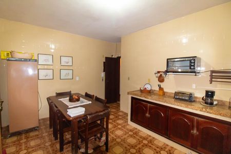 Casa à venda com 207m², 3 quartos e 4 vagas Casa à venda com 207m², 3 quartos e 4 vagasCozinha e Área de Serviço