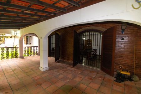 Casa à venda com 207m², 3 quartos e 4 vagas Casa à venda com 207m², 3 quartos e 4 vagasÁrea externa