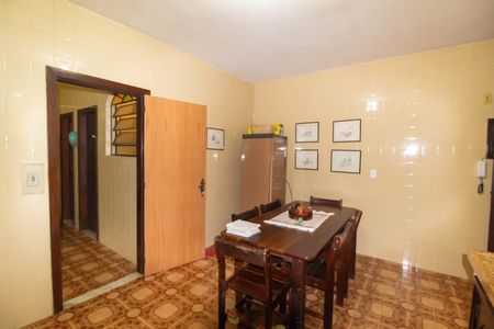 Casa à venda com 207m², 3 quartos e 4 vagas Casa à venda com 207m², 3 quartos e 4 vagasCozinha e Área de Serviço