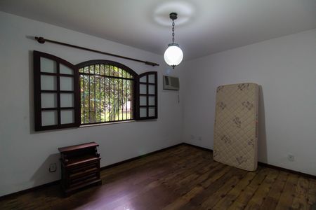 Casa à venda com 207m², 3 quartos e 4 vagas Casa à venda com 207m², 3 quartos e 4 vagas Suíte