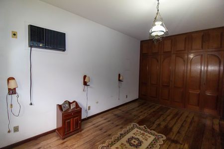 Casa à venda com 207m², 3 quartos e 4 vagas Casa à venda com 207m², 3 quartos e 4 vagasQuarto 2