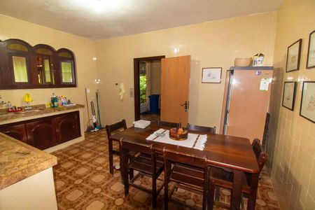 Casa à venda com 207m², 3 quartos e 4 vagas Casa à venda com 207m², 3 quartos e 4 vagasCozinha e Área de Serviço