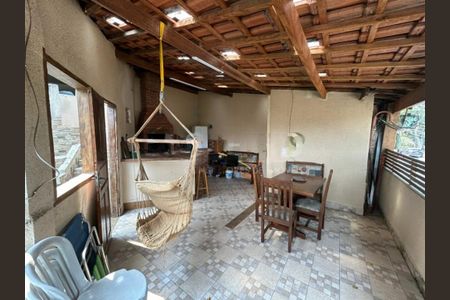 Casa à venda com 300m², 3 quartos e 2 vagas