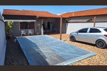 Casa à venda com 140m², 2 quartos e 5 vagas Casa à venda com 140m², 2 quartos e 5 vagasÁrea externa