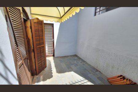 Casa à venda com 140m², 2 quartos e 5 vagas Casa à venda com 140m², 2 quartos e 5 vagasÁrea externa