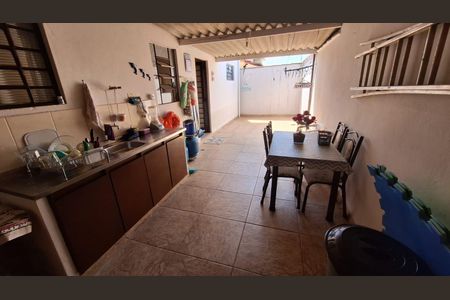 Casa à venda com 140m², 2 quartos e 5 vagas Casa à venda com 140m², 2 quartos e 5 vagasÁrea de serviço