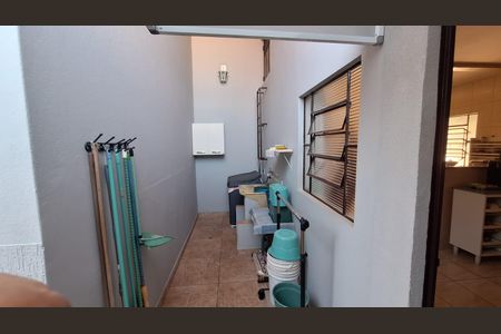 Casa à venda com 140m², 2 quartos e 5 vagas Casa à venda com 140m², 2 quartos e 5 vagasÁrea externa