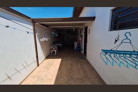 Casa à venda com 140m², 2 quartos e 5 vagas Casa à venda com 140m², 2 quartos e 5 vagasÁrea externa