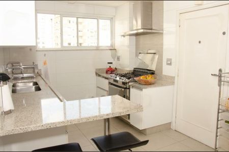 Apartamento à venda com 208m², 4 quartos e 2 vagas