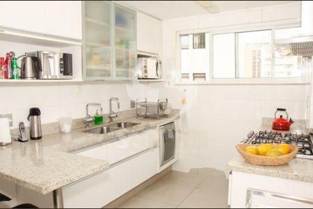Apartamento à venda com 208m², 4 quartos e 2 vagas