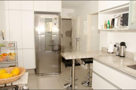 Apartamento à venda com 208m², 4 quartos e 2 vagas