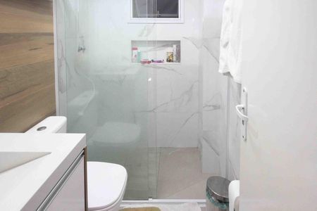Apartamento à venda com 65m², 2 quartos e 2 vagas Apartamento à venda com 65m², 2 quartos e 2 vagasBanheiro social