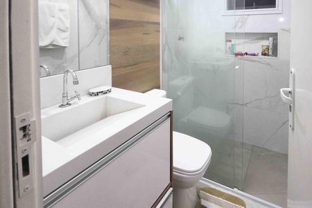 Apartamento à venda com 65m², 2 quartos e 2 vagas Apartamento à venda com 65m², 2 quartos e 2 vagasBanheiro social