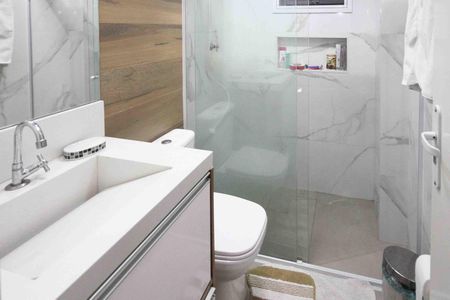 Apartamento à venda com 65m², 2 quartos e 2 vagas Apartamento à venda com 65m², 2 quartos e 2 vagasBanheiro social