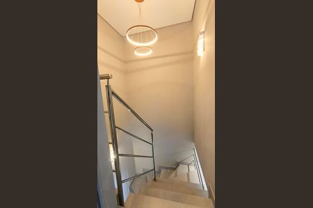 Apartamento para alugar com 190m², 4 quartos e 3 vagas Apartamento para alugar com 190m², 4 quartos e 3 vagasEscada