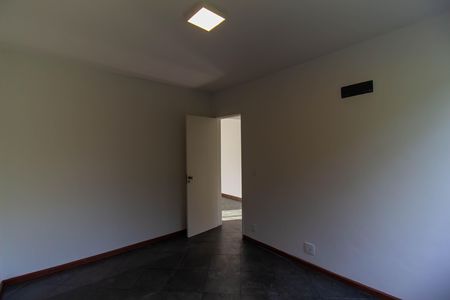 Quarto 1 de apartamento para alugar com 2 quartos, 55m² em Santa Rosa, Niterói