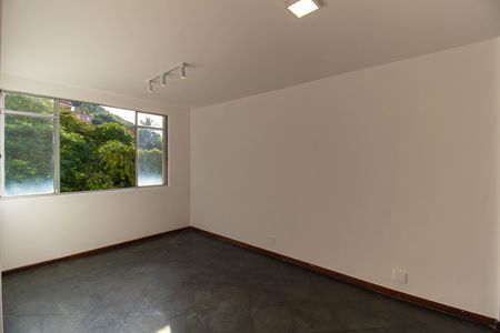 Sala de apartamento para alugar com 2 quartos, 55m² em Santa Rosa, Niterói
