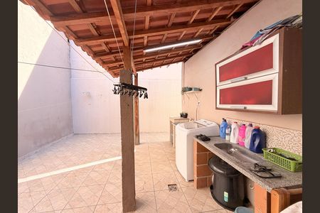 Casa à venda com 120m², 3 quartos e 2 vagasÁrea de Serviço e Quintal