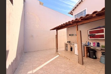 Casa à venda com 120m², 3 quartos e 2 vagasÁrea de Serviço e Quintal