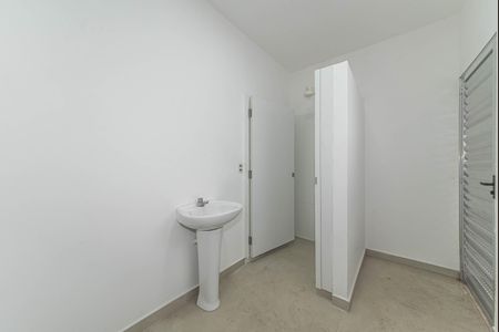 Casa de condomínio à venda com 582m², 4 quartos e 5 vagas Casa de condomínio à venda com 582m², 4 quartos e 5 vagasBanheiro de Serviço