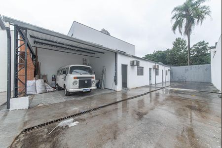 Casa de condomínio à venda com 582m², 4 quartos e 5 vagas Casa de condomínio à venda com 582m², 4 quartos e 5 vagasQuintal