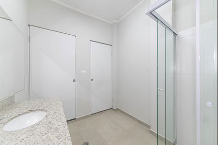 Casa de condomínio à venda com 582m², 4 quartos e 5 vagas Casa de condomínio à venda com 582m², 4 quartos e 5 vagasBanheiro da Suíte