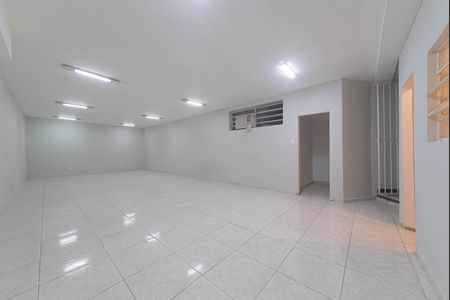Casa de condomínio à venda com 582m², 4 quartos e 5 vagas Casa de condomínio à venda com 582m², 4 quartos e 5 vagasSalão de Festas