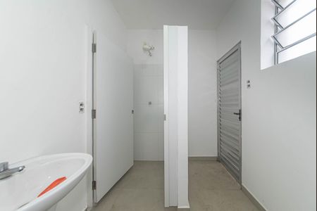 Casa de condomínio à venda com 582m², 4 quartos e 5 vagas Casa de condomínio à venda com 582m², 4 quartos e 5 vagasBanheiro de Serviço