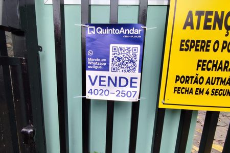 Casa de condomínio à venda com 582m², 4 quartos e 5 vagas Casa de condomínio à venda com 582m², 4 quartos e 5 vagasPlaquinha