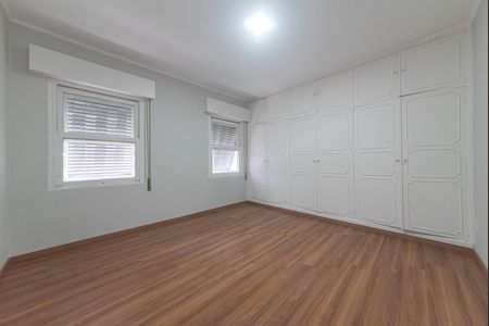 Casa de condomínio à venda com 582m², 4 quartos e 5 vagas Casa de condomínio à venda com 582m², 4 quartos e 5 vagasQuarto 3