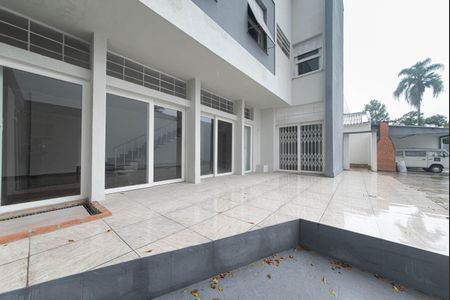 Casa de condomínio à venda com 582m², 4 quartos e 5 vagas Casa de condomínio à venda com 582m², 4 quartos e 5 vagasQuintal