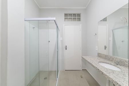 Casa de condomínio à venda com 582m², 4 quartos e 5 vagas Casa de condomínio à venda com 582m², 4 quartos e 5 vagasBanheiro da Suíte