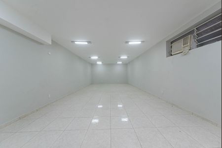 Casa de condomínio à venda com 582m², 4 quartos e 5 vagas Casa de condomínio à venda com 582m², 4 quartos e 5 vagasSalão de Festas