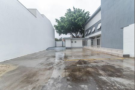 Casa de condomínio à venda com 582m², 4 quartos e 5 vagas Casa de condomínio à venda com 582m², 4 quartos e 5 vagasQuintal