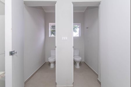 Casa de condomínio à venda com 582m², 4 quartos e 5 vagas Casa de condomínio à venda com 582m², 4 quartos e 5 vagasBanheiro da Suíte
