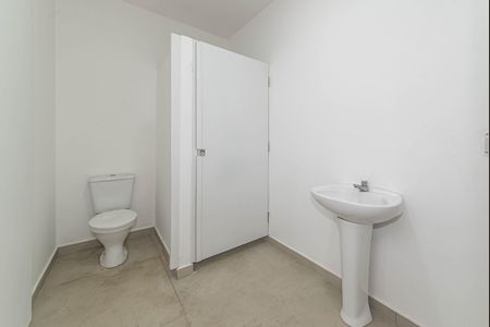 Casa de condomínio à venda com 582m², 4 quartos e 5 vagas Casa de condomínio à venda com 582m², 4 quartos e 5 vagasBanheiro de Serviço