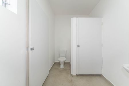 Casa de condomínio à venda com 582m², 4 quartos e 5 vagas Casa de condomínio à venda com 582m², 4 quartos e 5 vagasBanheiro de Serviço